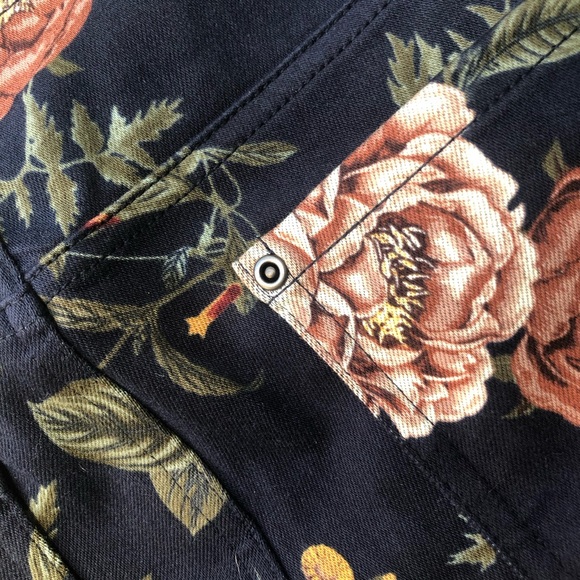 Faded glory beautiful pull up roses - Picture 4 of 6